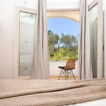 New! Paxoswhite Sea View & Studios! Gaios