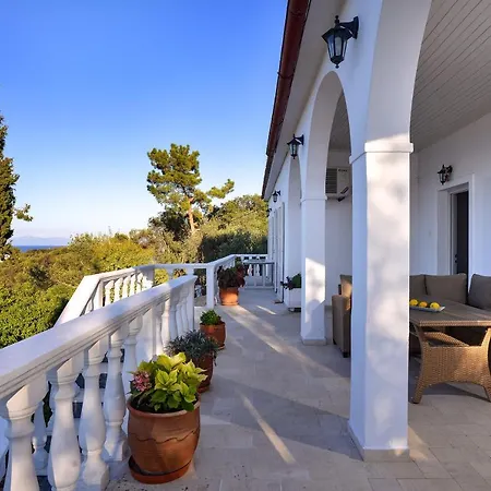 New! Paxoswhite Sea View & Studios! * Γάιος