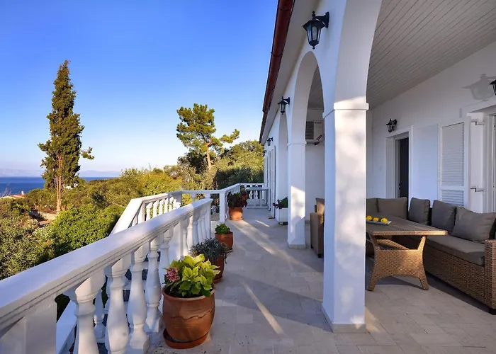 New! Paxoswhite Sea View & Studios! * Gaios