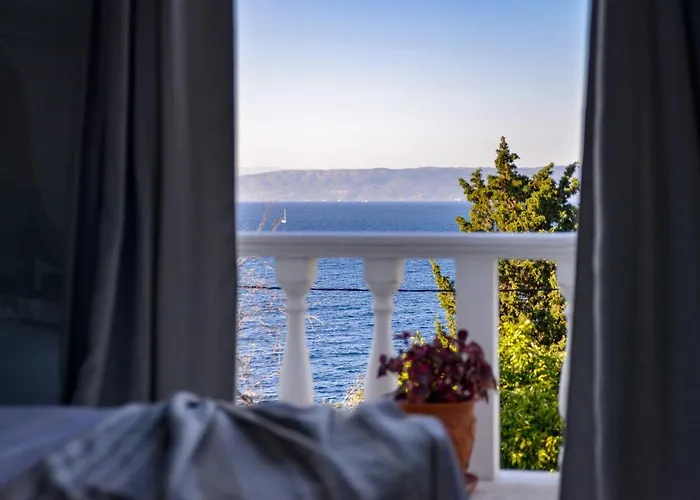 New! Paxoswhite Sea View & Studios!